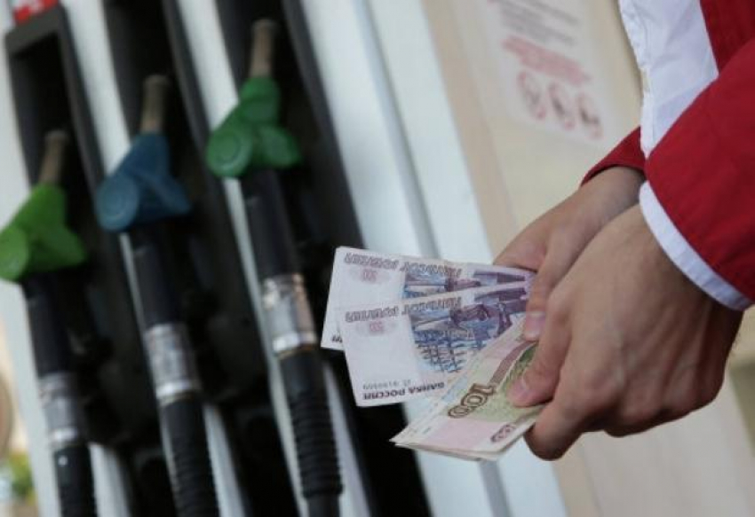 Порядка 65%-налоги: о цене бензина рассказали Краснодарскому краю