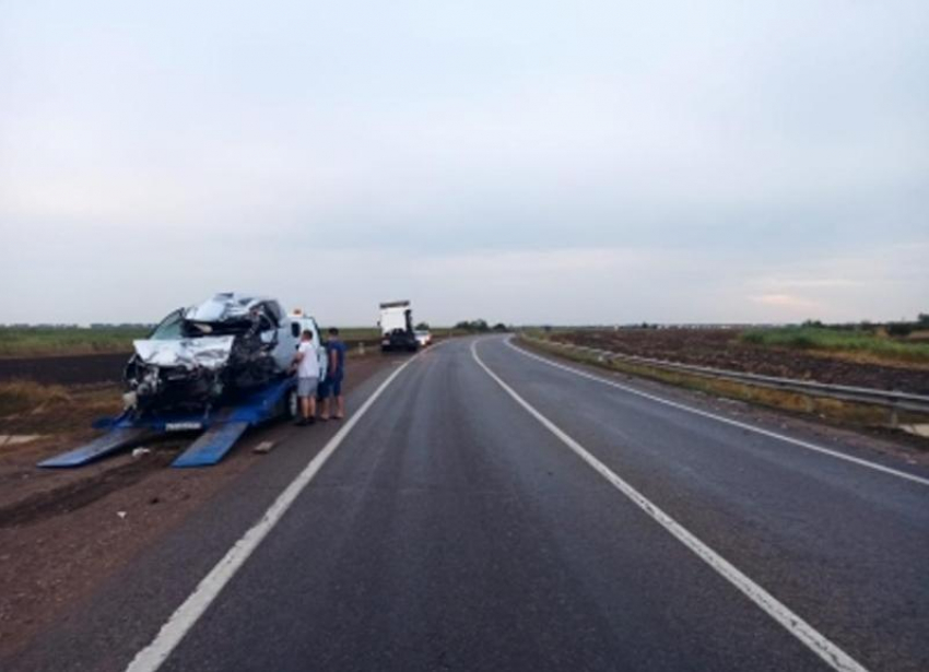 На Кубани пассажирка легковушки погибла из-за столкновения с КамАЗом