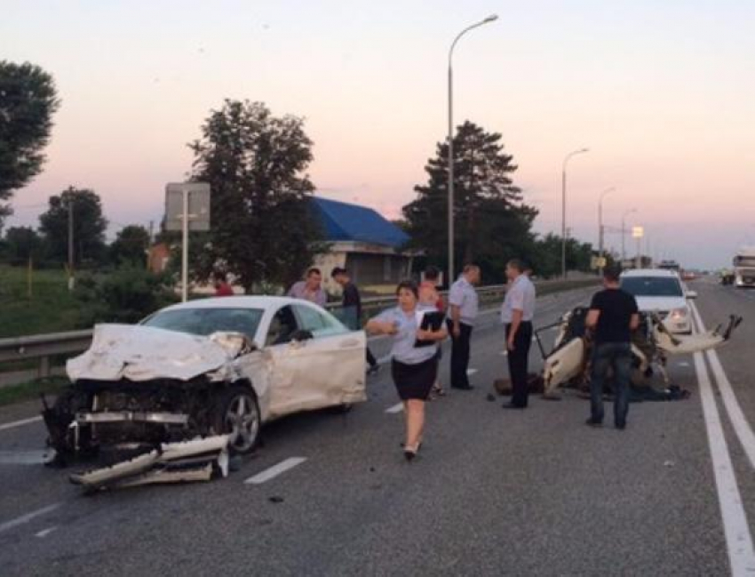 На Кубани водитель и пассажиры переполненного ВАЗа погибли в ночном ДТП