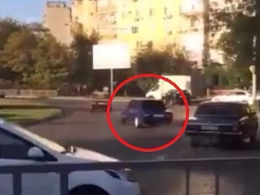 Краснодарская полиция ищет дрифтера, крутившего «жука» на «копейке"