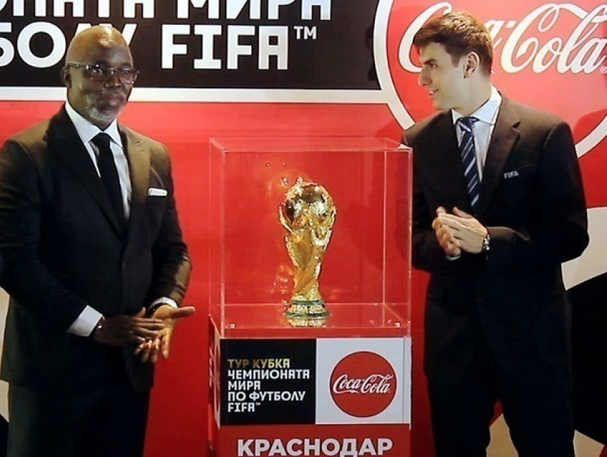 «Это великое историческое событие», - Кубок мира по футболу привезли в Краснодар