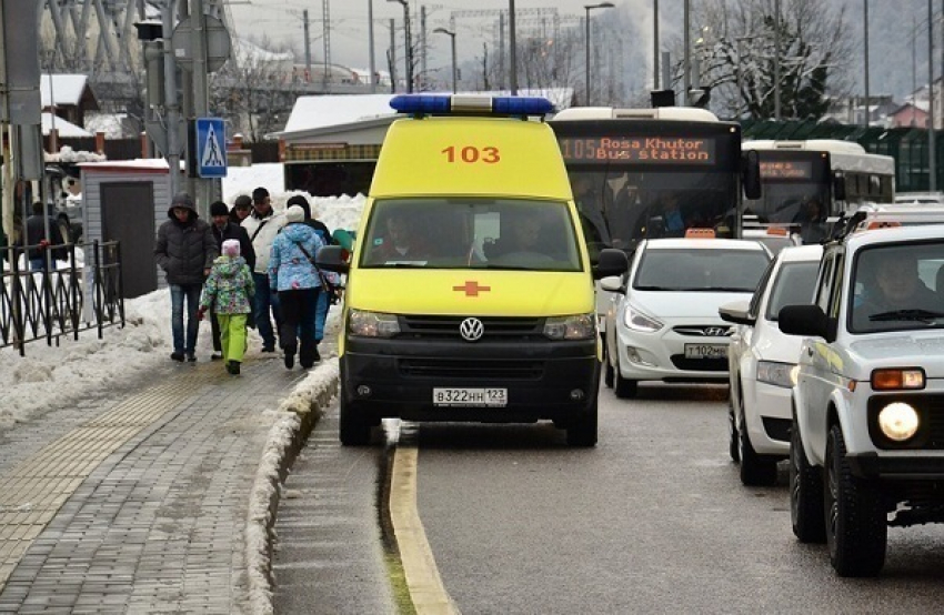 Туристы спешно покидают Красную Поляну