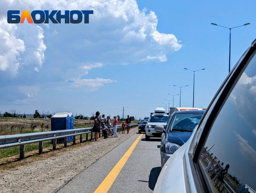 Дороги на побережье Кубани погрязли в пробках в начале рабочей недели