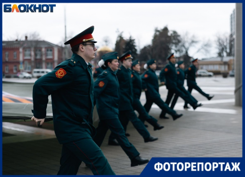 В годовщину начала СВО в Краснодаре отправили гуманитарный груз и подняли флаг «Zа наших»