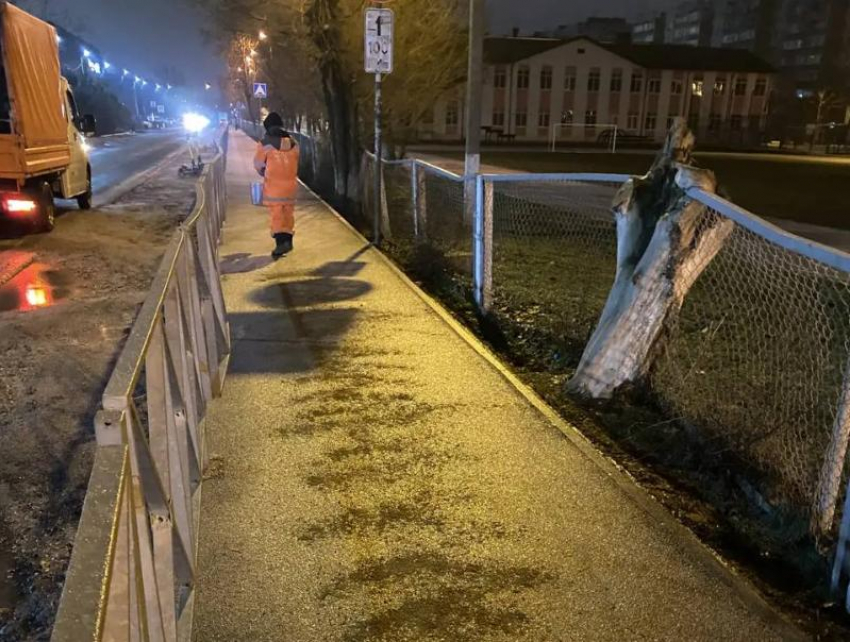 Снегопад и гололед охватили Краснодар: как город справляется с непогодой