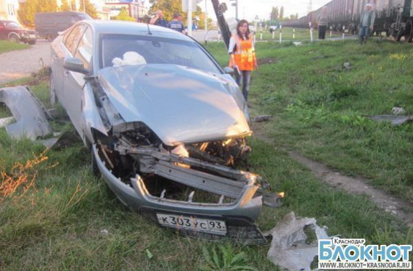 В Краснодарском крае водитель «Форда» не уступил дорогу тепловозу