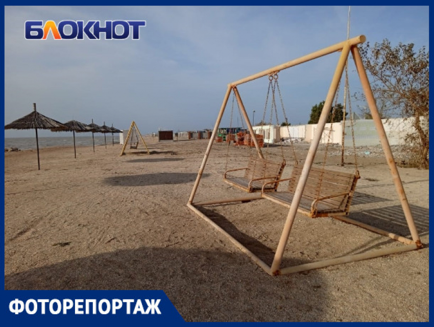 «Многие испугались ехать в Крым»: в Краснодарском крае показали апокалиптичные фото вымерших пляжей Азовского моря