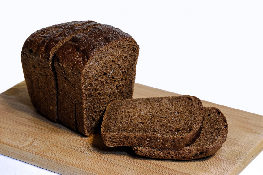 На Кубани начнут раздавать по 125 граммов черного хлеба
