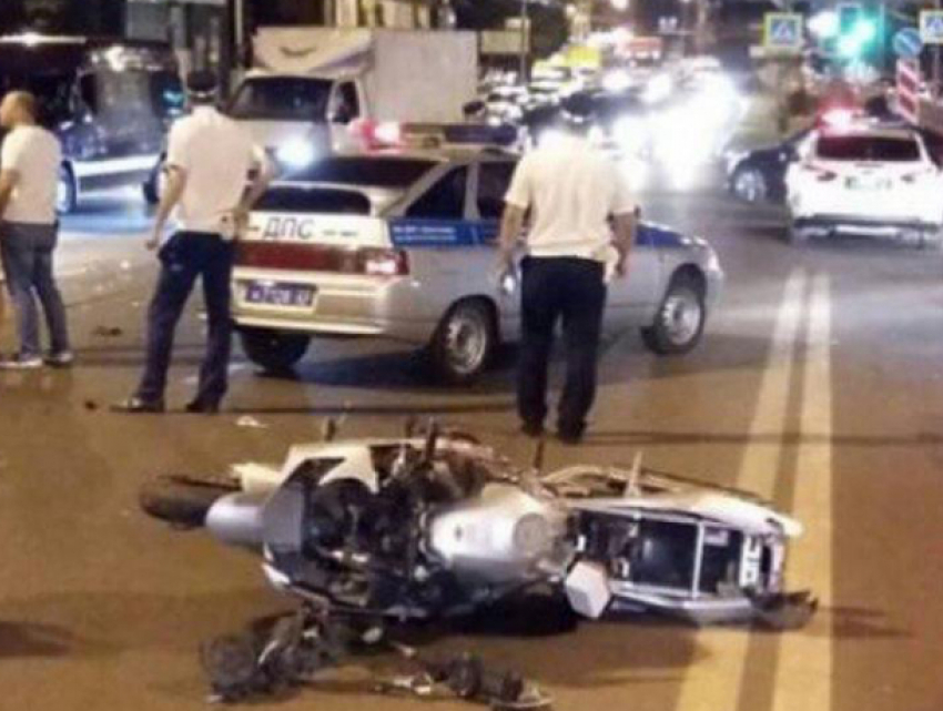 Стали известны подробности смертельного ДТП, в котором мотоциклист «влетел» в Mercedes