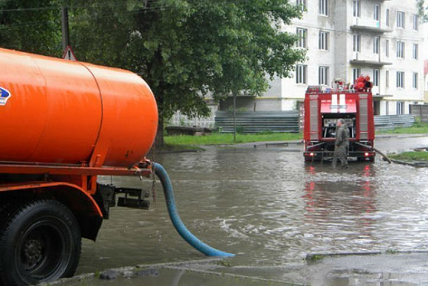 В благоустроенном Краснодаре ликвидируют последствия ночного ливня