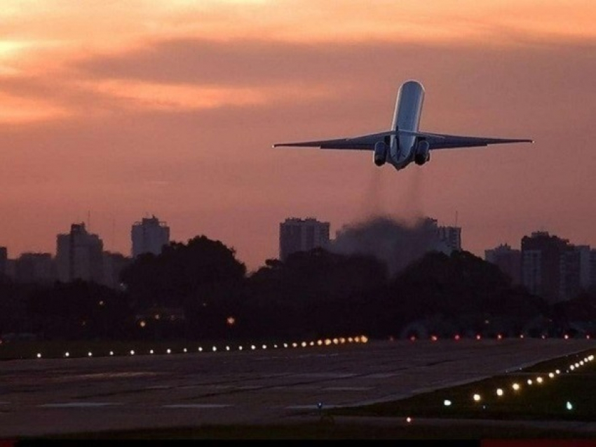 В аэропорту Анапы не пустили в самолет двоих пьяных пассажиров 