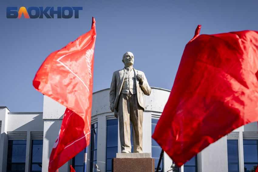 Краснодарцы вспоминают Владимира Ленина в 100-летнюю годовщину его смерти