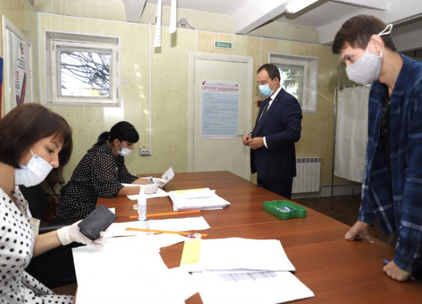 Спикер ЗСК Юрий Бурлачко принял участие в голосовании на выборах губернатора Кубани