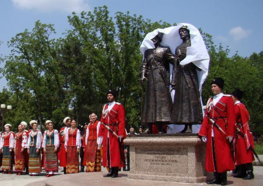«Столкнуть нас не получится»: в Краснодаре отрыли памятник Казакам и горцам – героям Первой мировой войны
