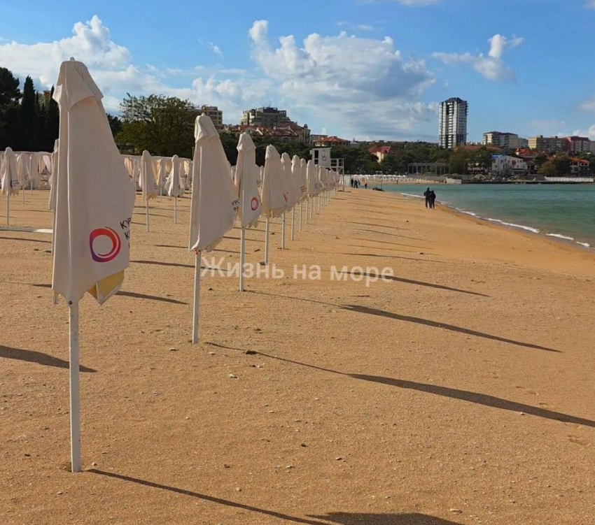 «Люди в куртках и шапках»: на кубанских курортах опустели пляжи 