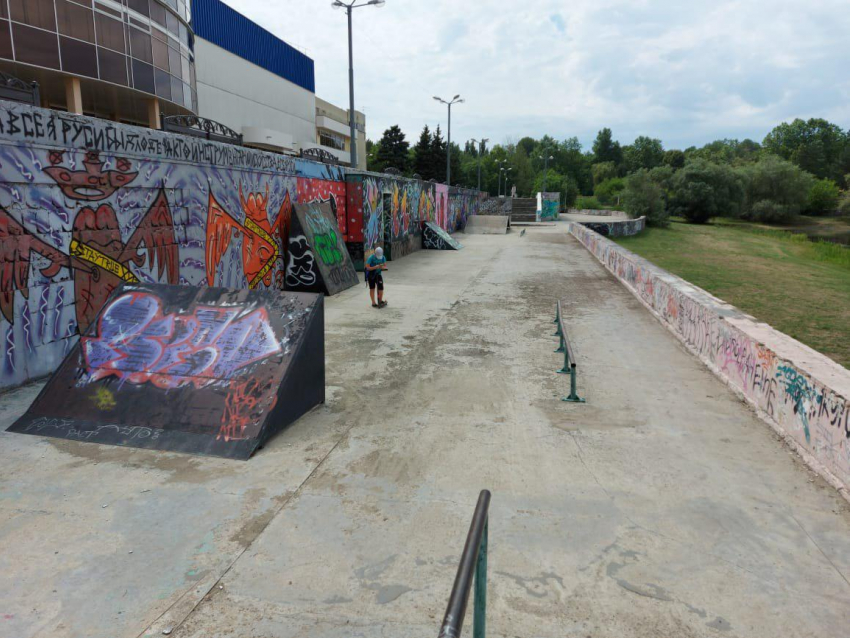 Скейт-площадку на Затоне в Краснодаре отремонтируют