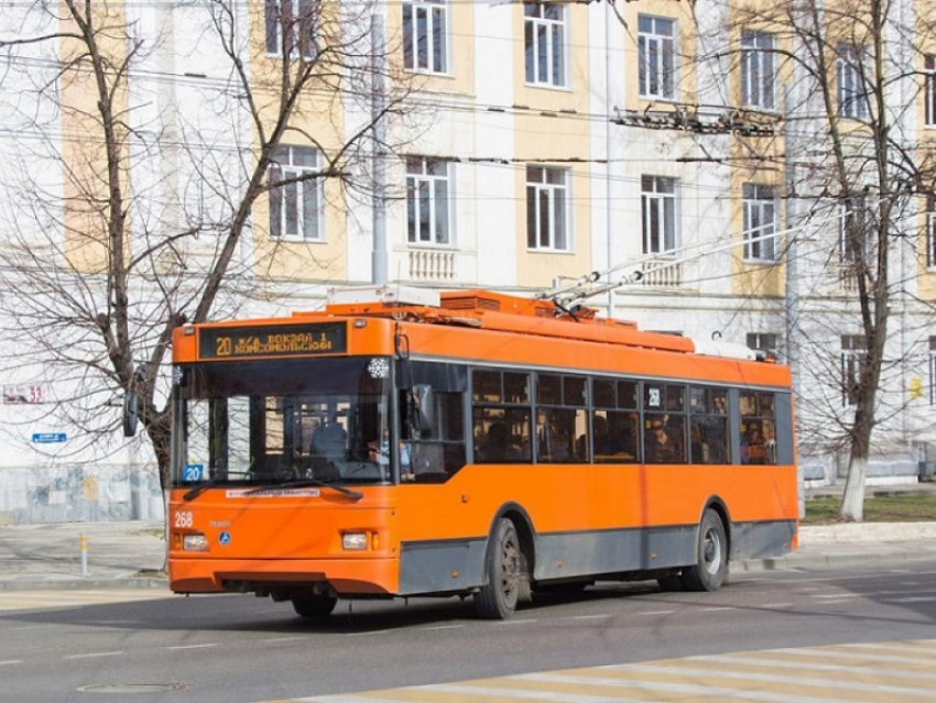 В Краснодаре из-за двух ДТП остановились троллейбусы
