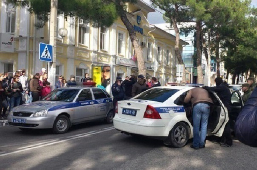 В Геленджике задержали с поличным двух «оборотней в погонах»