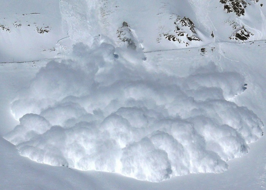 Из-за таяния снега в горах Сочи объявили об опасности схода лавин