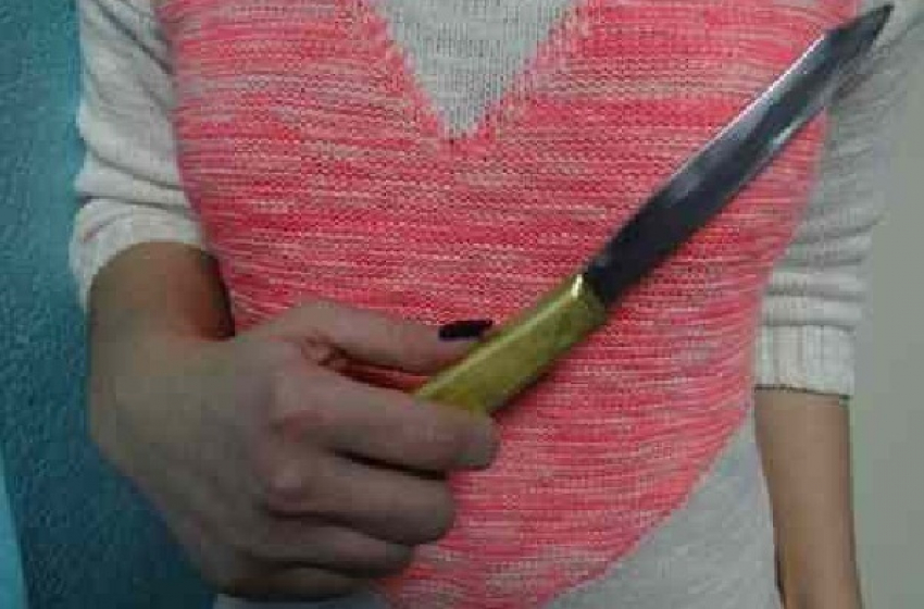 В Армавире девушка ударила возлюбленного ножом в живот
