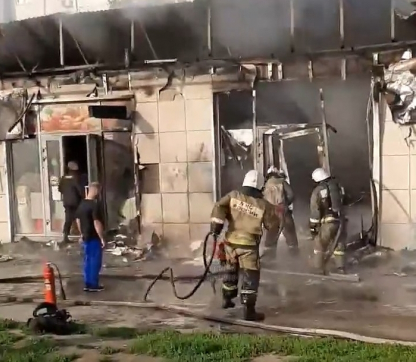 Несколько магазинов сгорели в Краснодаре на Ейском шоссе