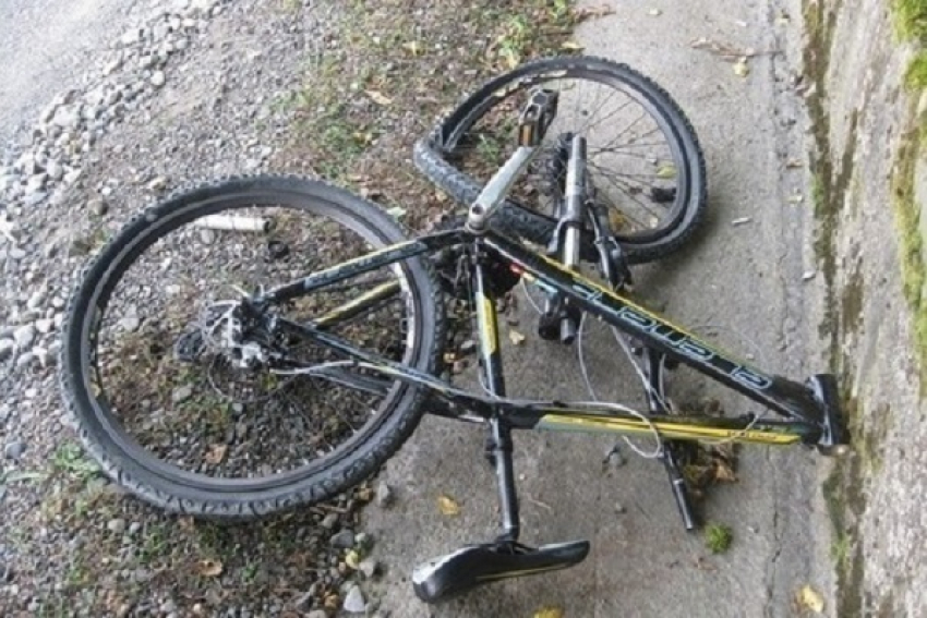 В Сочи под колеса «пятнадцатой» попал подросток-велосипедист