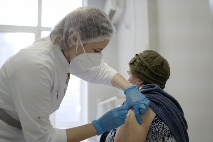 Прививку от коронавируса на Кубани сделали 136 тысяч человек 