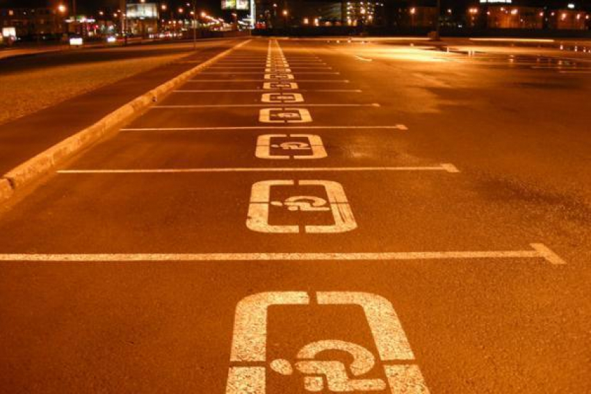 Краснодарцы пожаловались на засилье парковочных мест для инвалидов