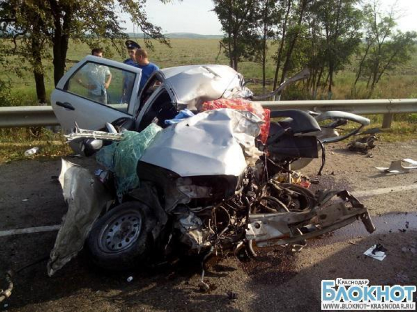 На Кубани из-за столкновения автомобилей «Лада» и «Хово» погибли два человека