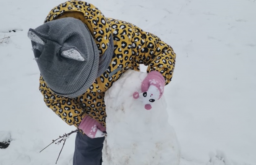 Лепим снеговиков: Краснодарский край накрыло снегом