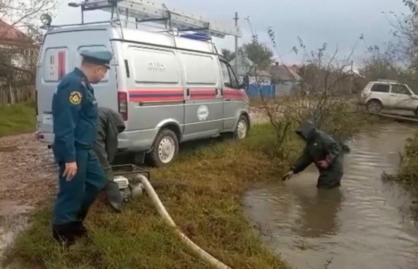 Циклон подтопил придомовые территории в Краснодарском крае