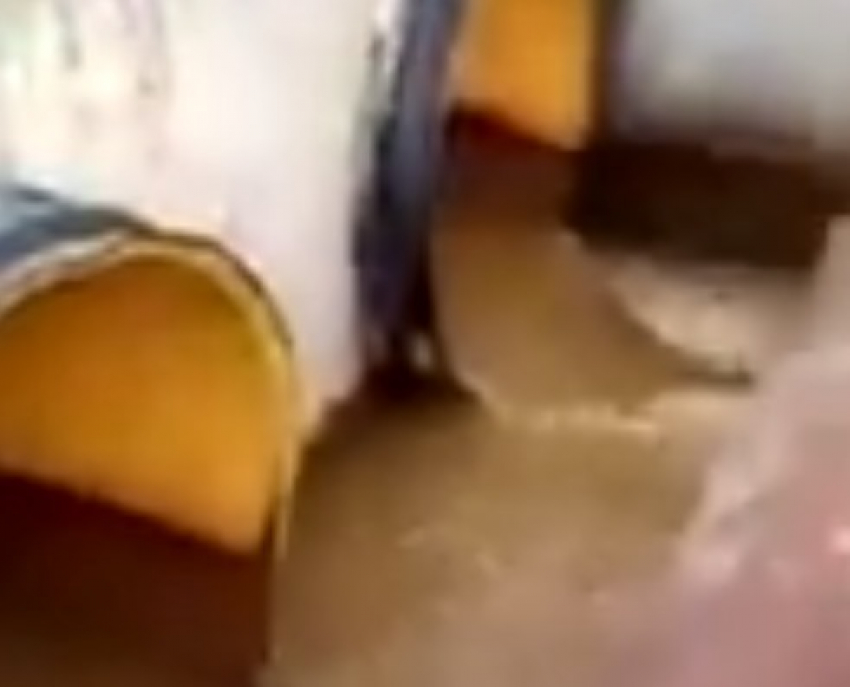 В Сочи мощный сброс в море канализационных отходов сняли на видео
