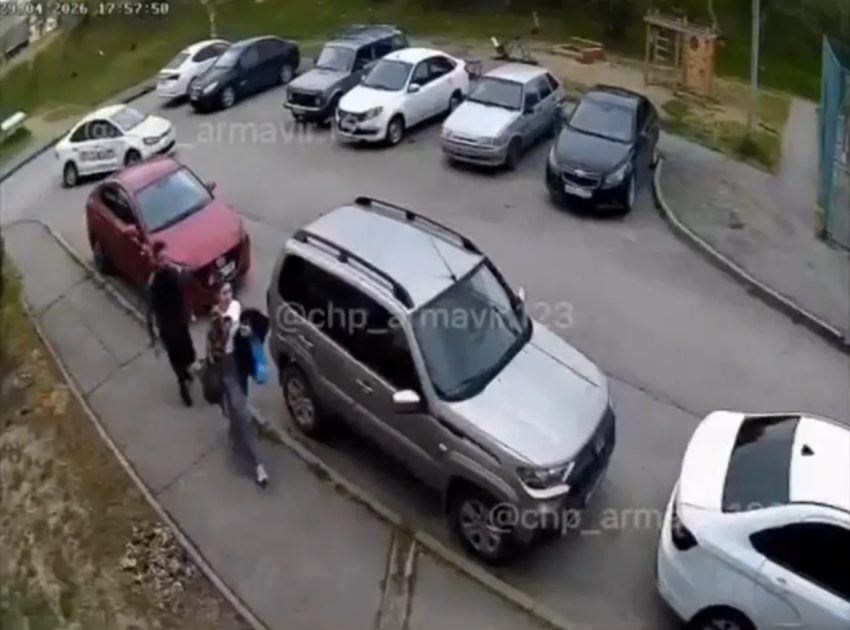В городе Кубани средь бела дня похитили молодую девушку 