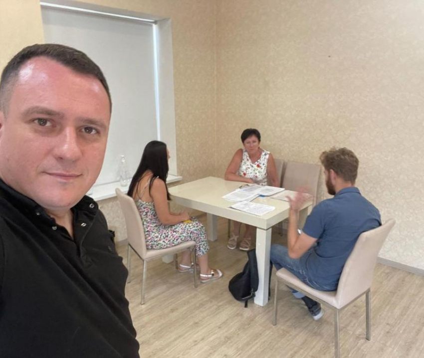 «Приговор - сносить!»: депутат Гордумы от КПРФ Сафронов помогает семье из Краснодара в противостоянии с мэрией