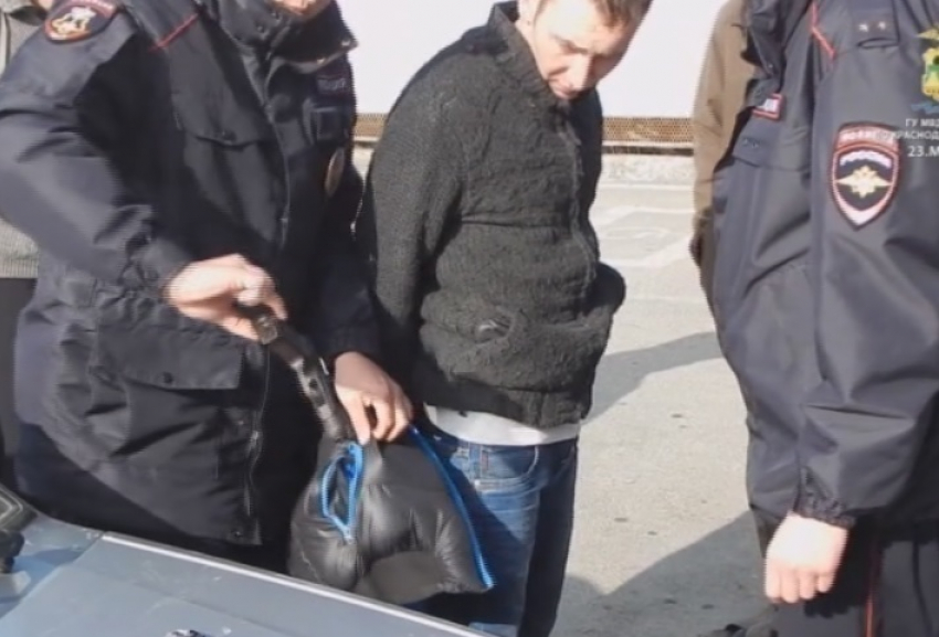 В станице Полтавской пьяный вооруженный мужчина пытался ограбить закусочную