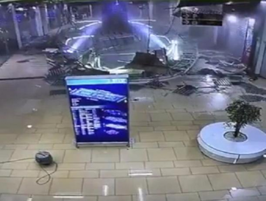 Обрушение крыши в ТЦ «Галерея» в Краснодаре попало на видео