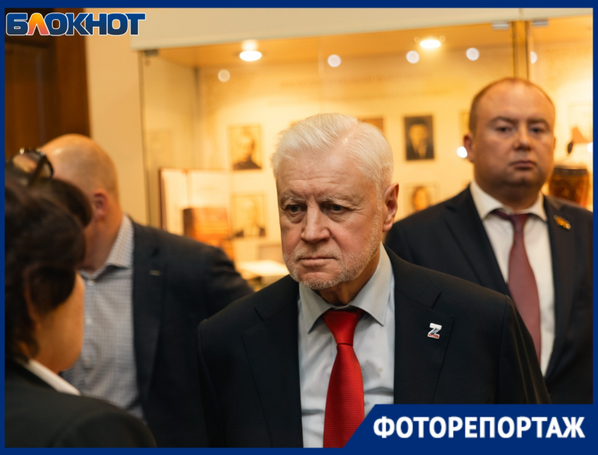 Подарил артефакт в музей и спел песню студентам: как прошел рабочий визит Сергея Миронова в Краснодар 