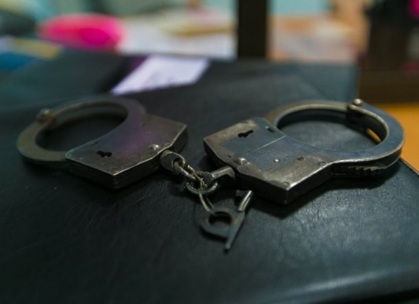 Задержан серийный грабитель автомобильных номеров в Краснодаре