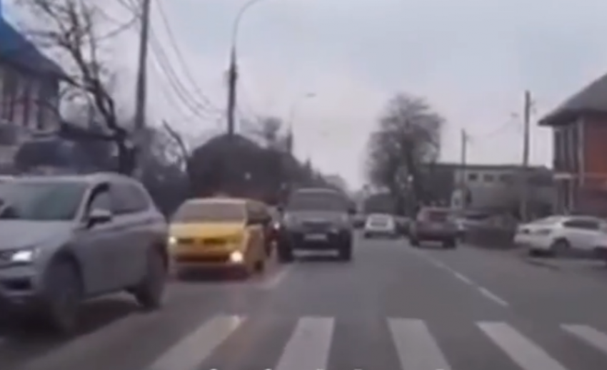  Полиция объявила в розыск водителя, гонявшего по встречке в Краснодаре 