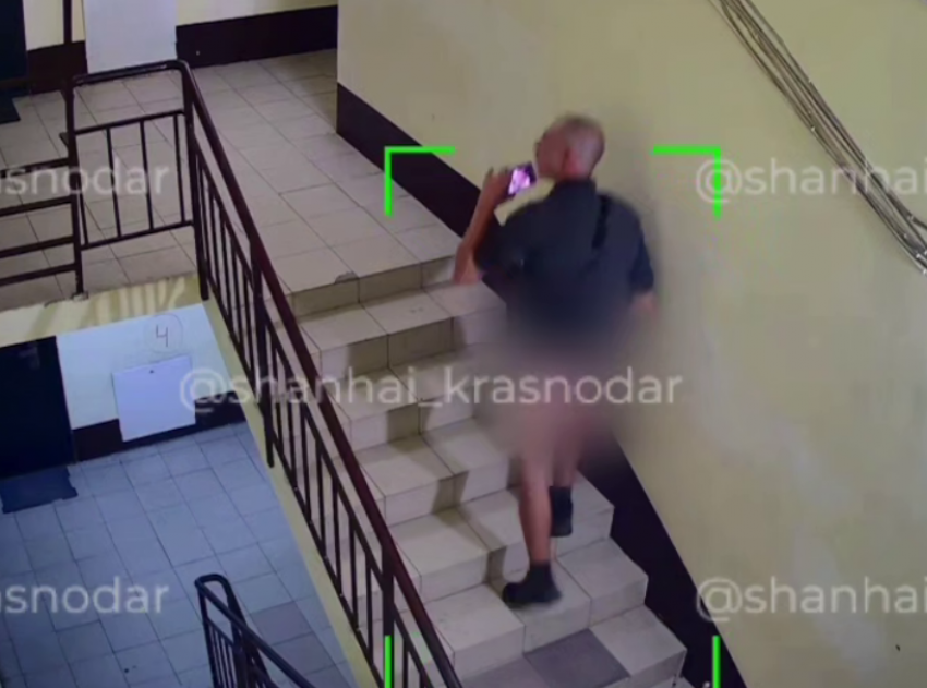 Неадекват без трусов устроил переполох в Музыкальном микрорайоне Краснодара 