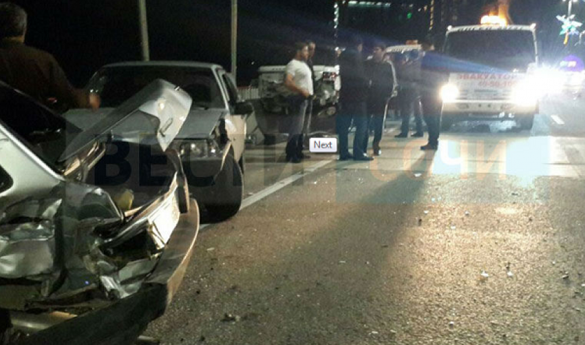 Массовое ДТП в Сочи: на мосту столкнулись четыре автомобиля