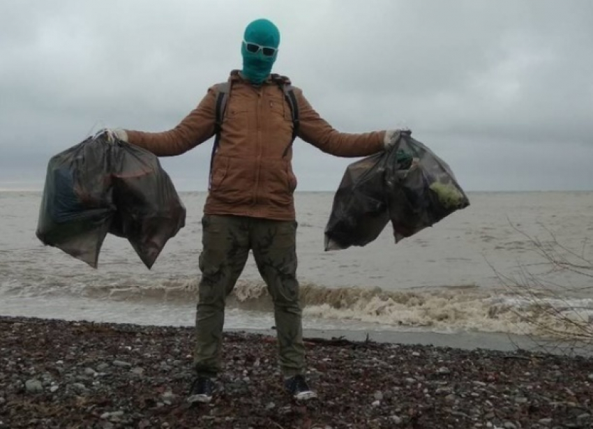 Знаменитый «Чистомэн» провел уборку на побережье Кубани