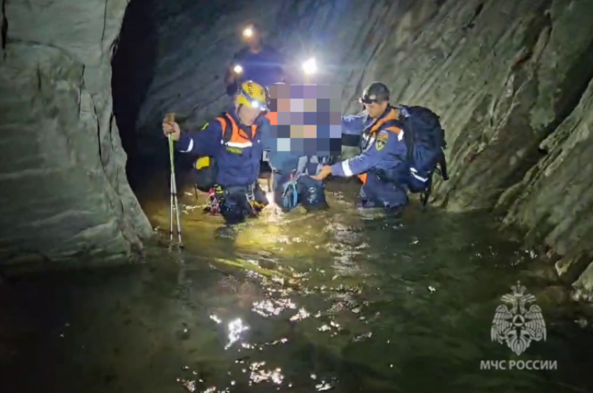 Туристы с грудничком заблудились в горах на Кубани