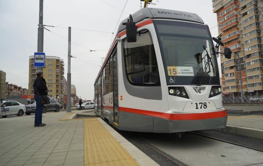 Панорамные окна и розетки для телефона: новая трамвайная линия в Краснодаре