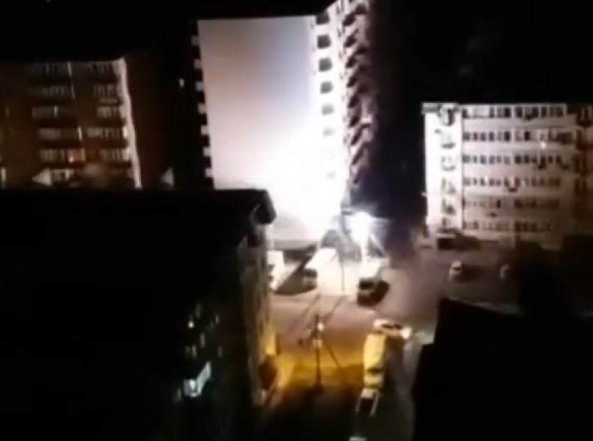 Из-за возгорания на проводах ЛЭП обесточили дома в Краснодаре