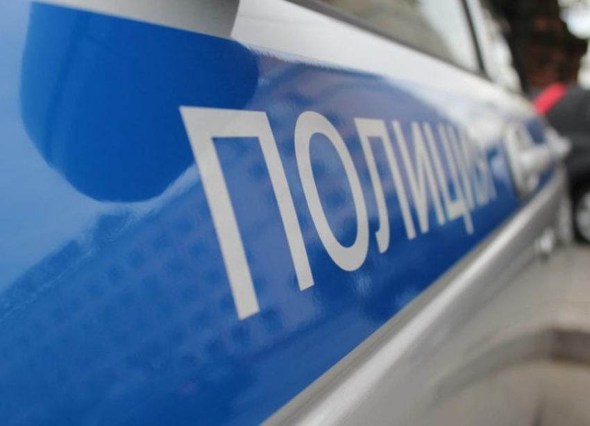 Полиция объявила в розыск водителя, возившего Дедов Морозов на крыше машины по Краснодару 