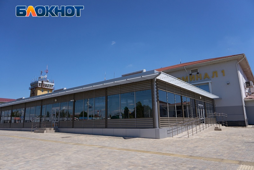 В аэропортах Краснодара и Сочи задерживаются десятки рейсов