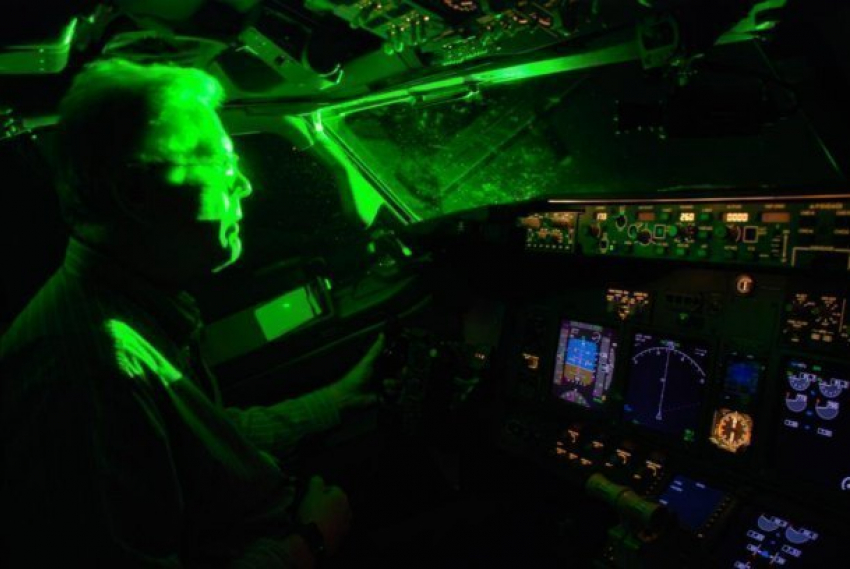  Краснодарских пилотов при заходе на посадку в Москве ослепили лазером 