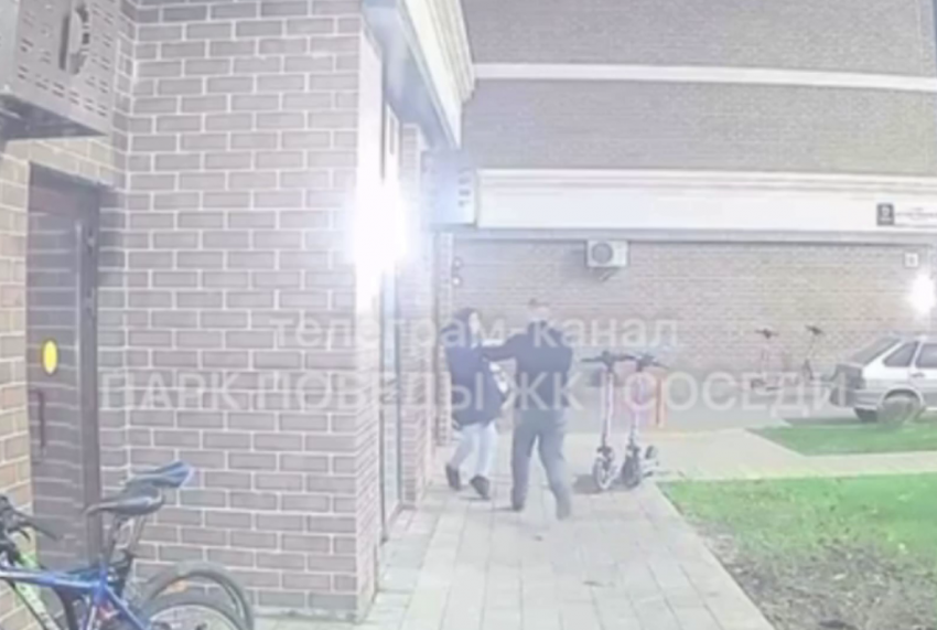 Девушку силой затолкали в машину и увезли в неизвестность в Краснодаре