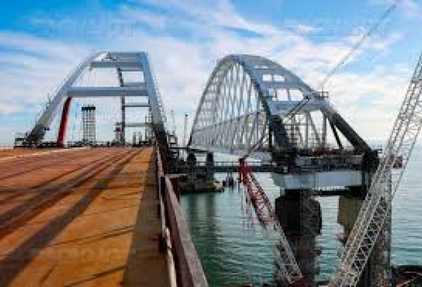 «Да будет свет»: Крымский мост через Керченский пролив будет электрифицирован  